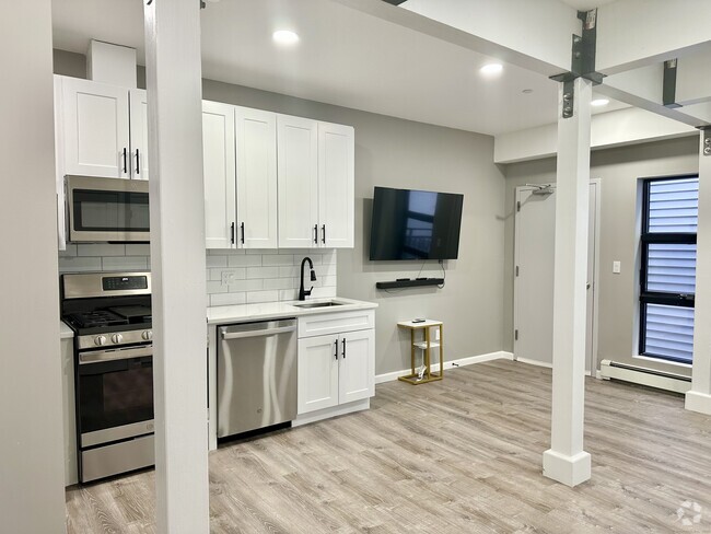 Building Photo - 37 Center St Unit 2B Rental