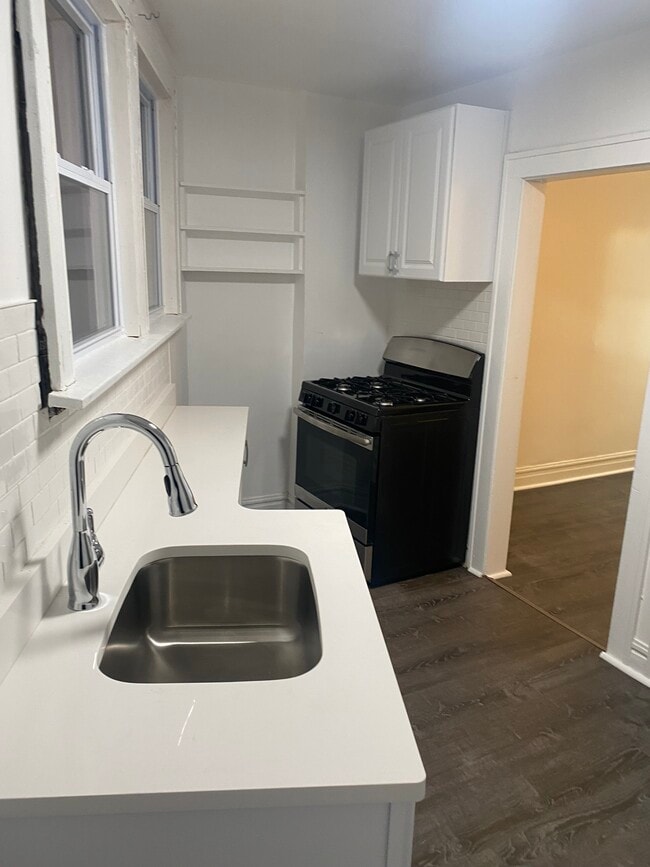 566 Lincoln Ave Unit 2