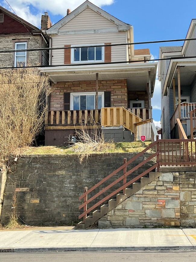 Charming 3-Bedroom 1 bath rental home in H... - Charming 3-Bedroom 1 bath rental home in H...
