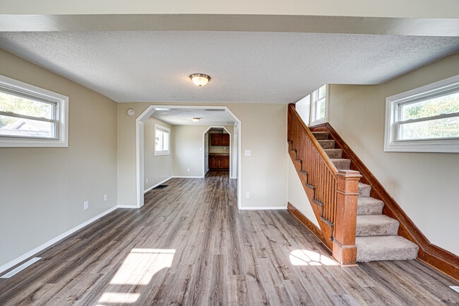 Photo - 570 5th Ave