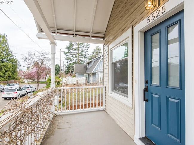 Photo - 5525 NE Everett St