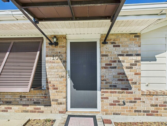 Photo - 102 Thompson Loop