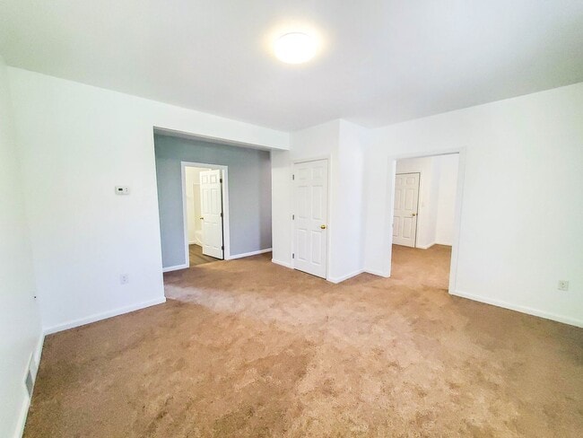 Building Photo - 310/312w3rd Unit 310 A