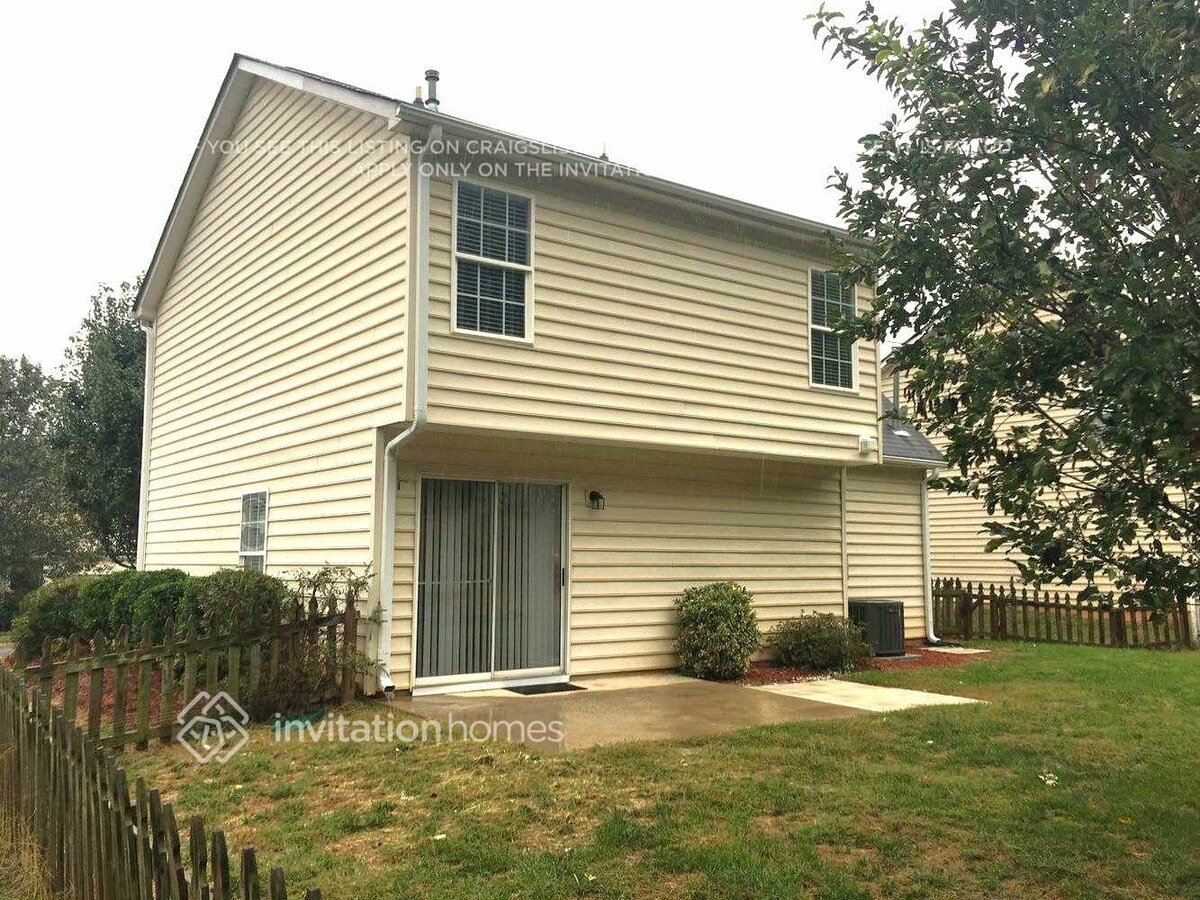 Photo - 8142 Chatham Oaks Dr