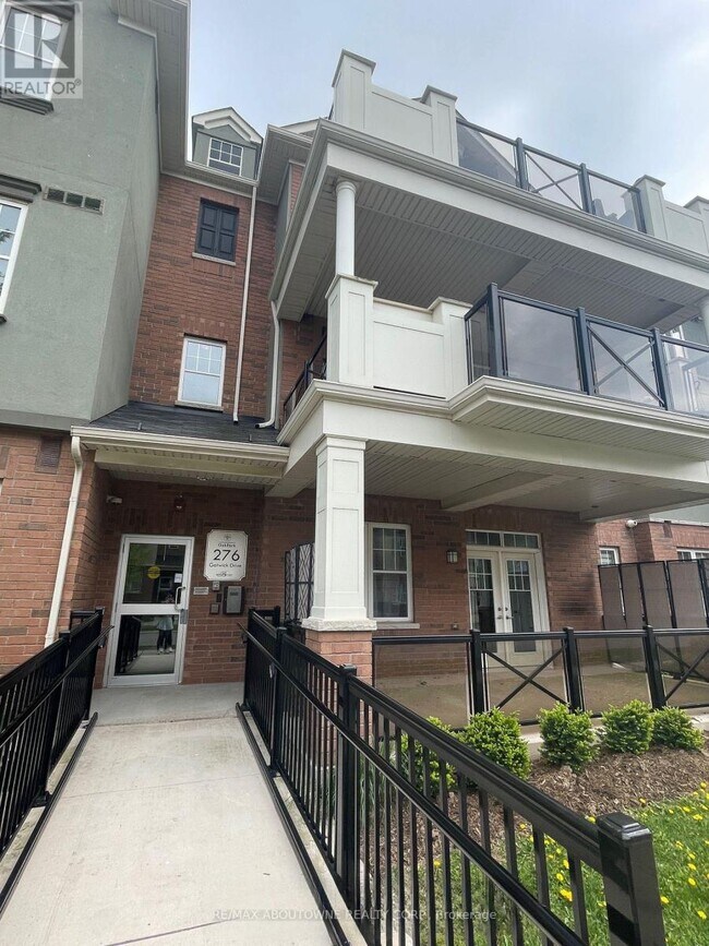 Photo - 276 Gatwick Dr