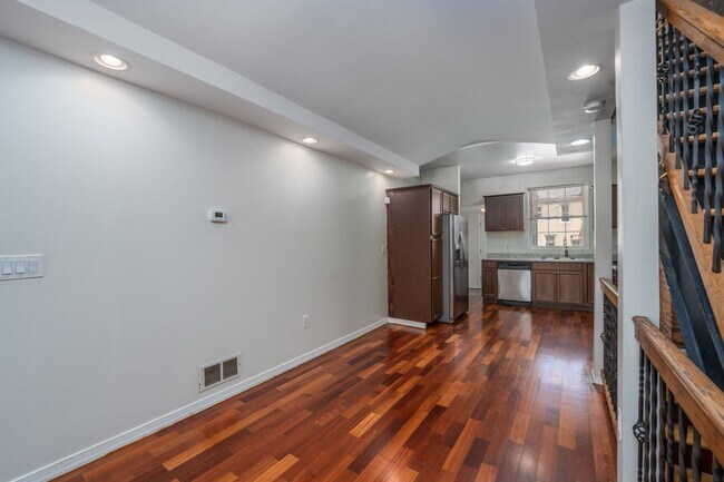 3218 E Lombard St