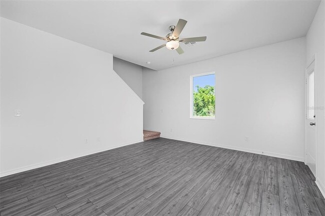 552 Bay Leaf Dr