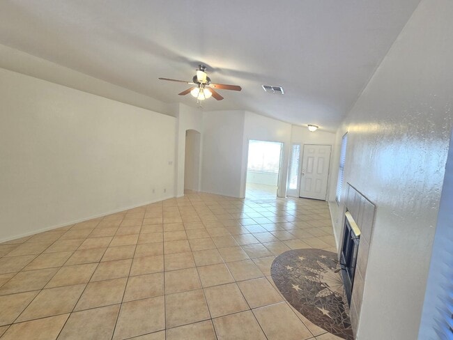 Photo - 3 Bed / 2 Bath Plus Den Home with 2-Car Garage in Mesa