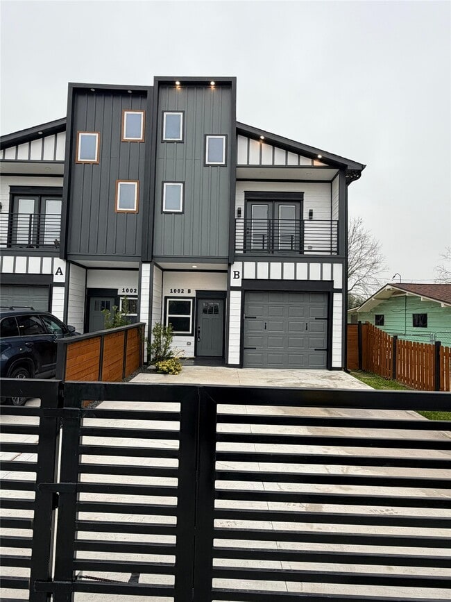 Building Photo - 1002 Natchez Ave