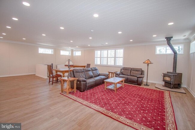 Photo - 7918 Bloomfield Rd