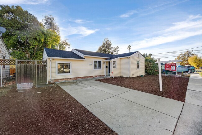 Photo - 2438 Upland Dr