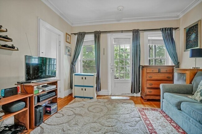 Photo - 10 Radcliffe Rd Unit 1