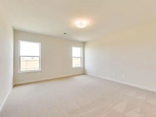 Photo - 1323 Chapman Dr