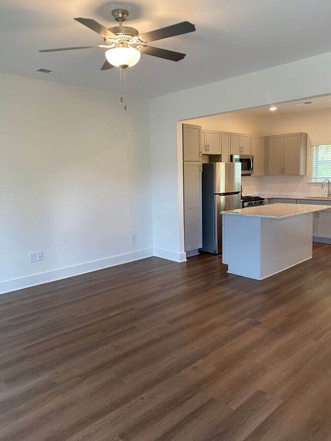 Photo - Spacious 3 Bedroom Home with Primary Suite on Main Level