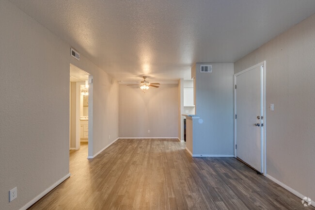 1BR, 1BA 629SF