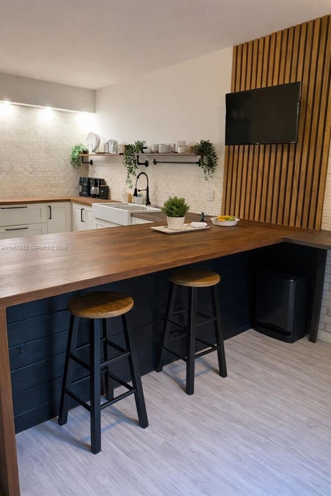 Photo - 283 Woodland Rd