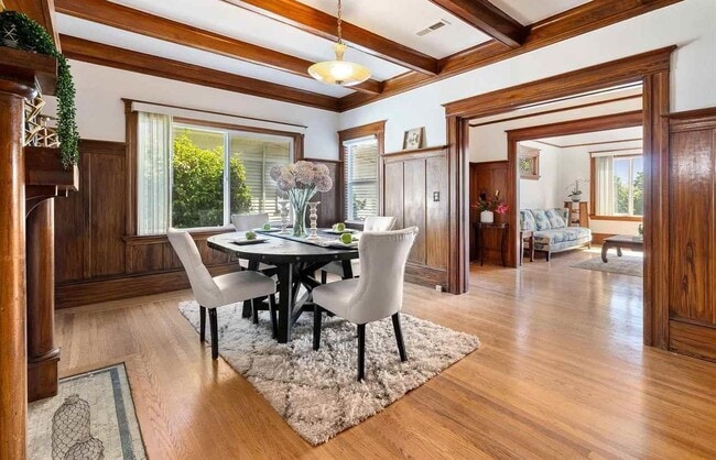 Building Photo - 4076 Santa Rita St