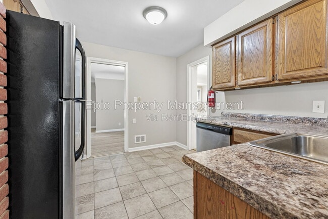 Photo - 812 Riverbank St