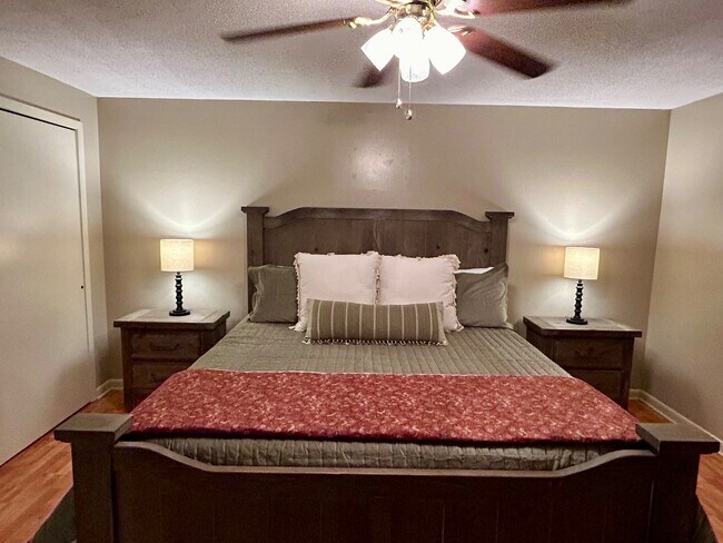 Photo - 917 Davis Blvd