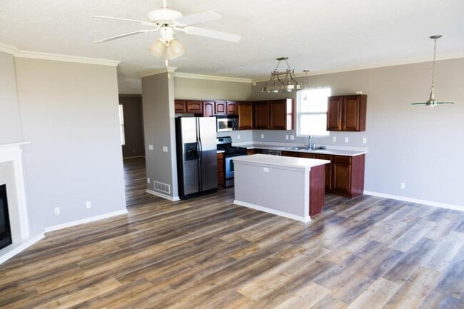 Photo - 14005 Kelly Dr