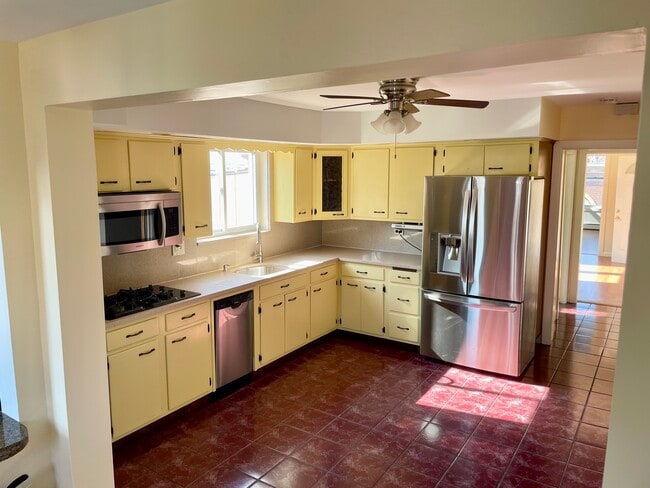 Building Photo - 156 Kearny Ave Unit 2 Bedrooms For Rent Rental