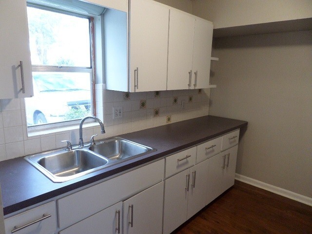 Photo - $25 App Fee & December Rent Free! * Spacious 2bdrm/1bath Condo ** $1,695.00** READY NOW ** No Sec...