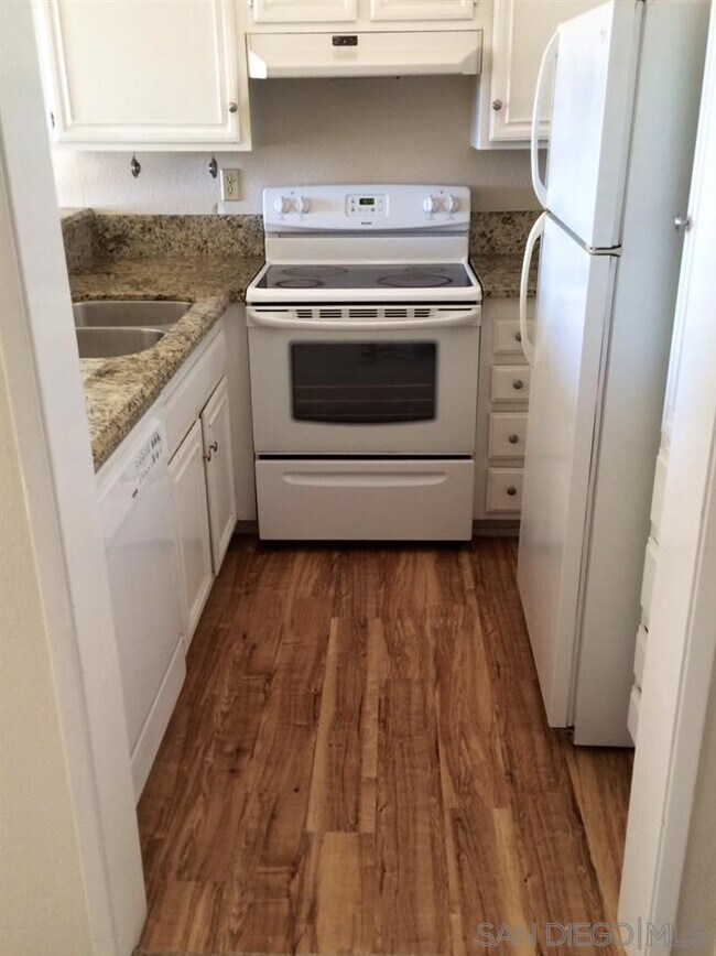 Photo - 6930 Hyde Park Dr Unidad 315