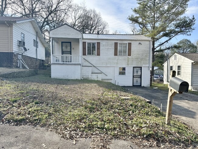 Building Photo - 1303 9th Ave