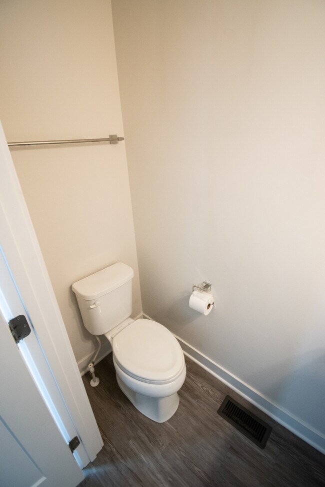 1st flr hlf bth - 914 Avast Way Unit 914 Avast Way