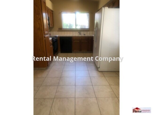 Photo - Great Home, beach entry pool, quiet neighborhood