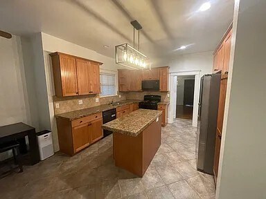 Building Photo - 2723 Kenwood Ave Rental