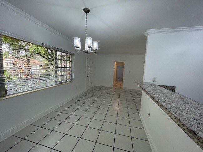 Photo - 828 Lorca St