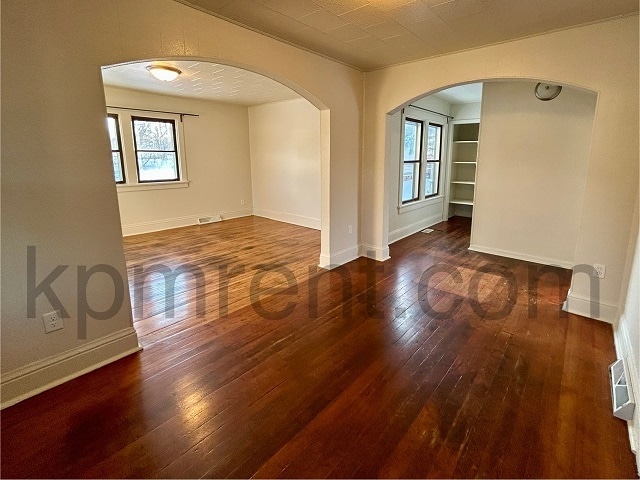 Photo - 606 5th Pl SE