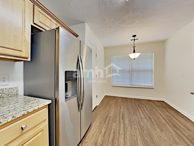 Photo - 916 Springs Hill Way