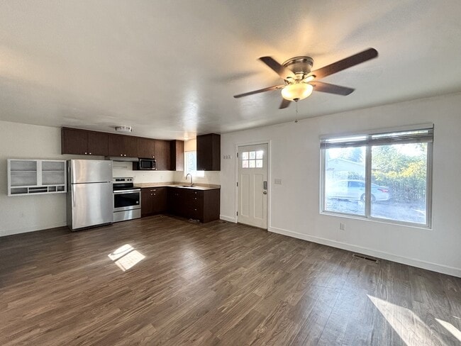 Building Photo - 516 S 900 W