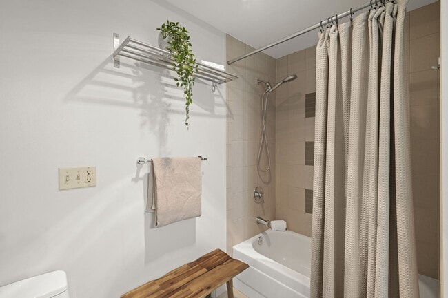 Photo - 1550 Eastlake Ave E