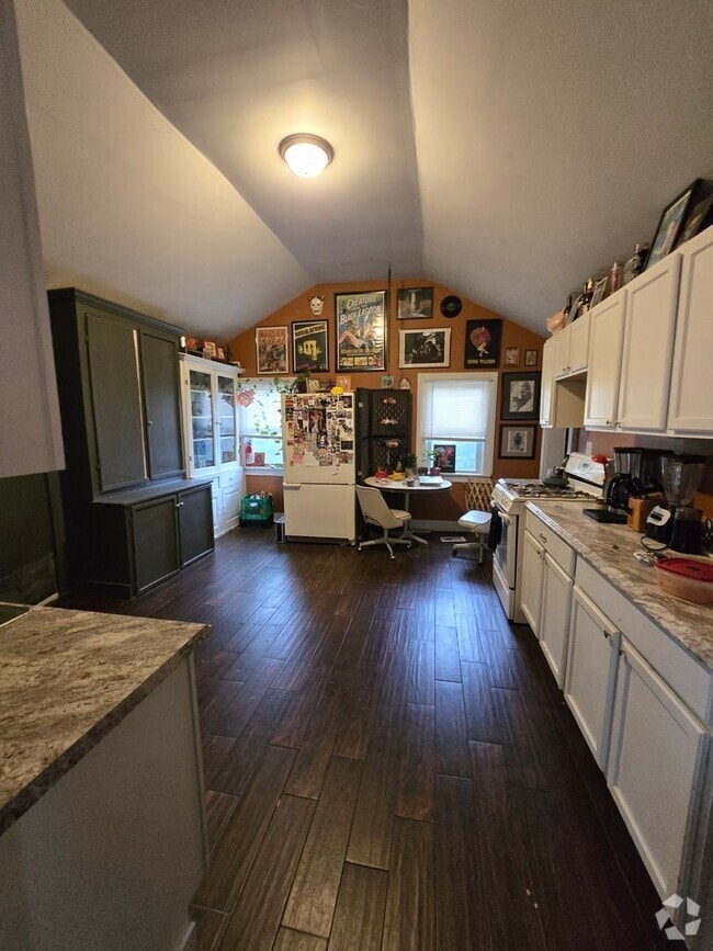 Building Photo - 4 Bedroom 1.5 Bath Single Family Home for ...
