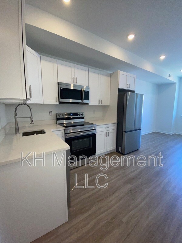 Photo - 976 N 45th St