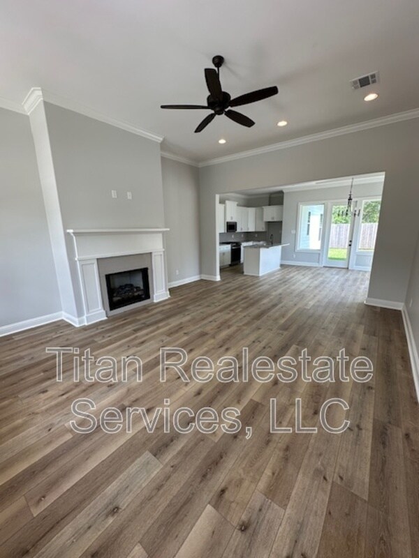 Photo - 124 Jagged Grove Ln