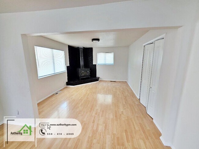 Photo - 1824 Heller Ln