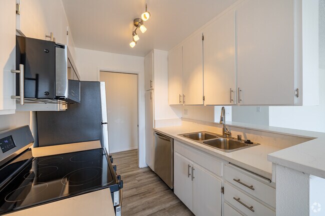 2BR, 2BA - 1,000SF - Kitchen