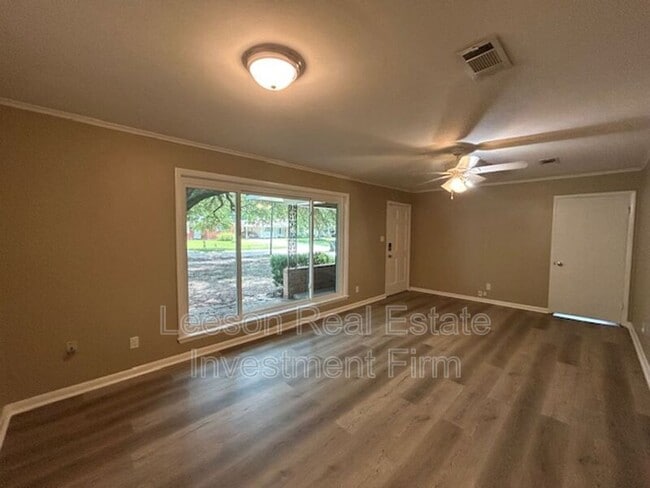 Photo - 2038 Lovers Ln