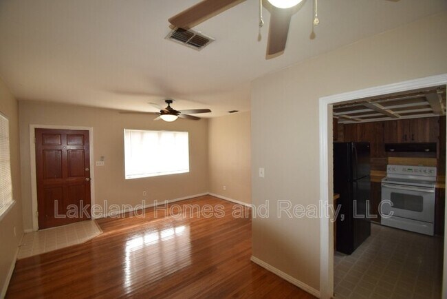 Photo - 3115 Buckingham Ave