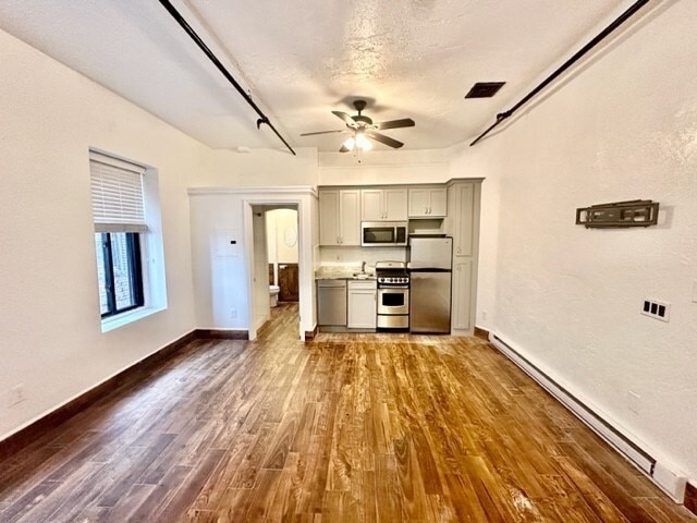 Building Photo - 223 Endicott St Unit 3B Rental