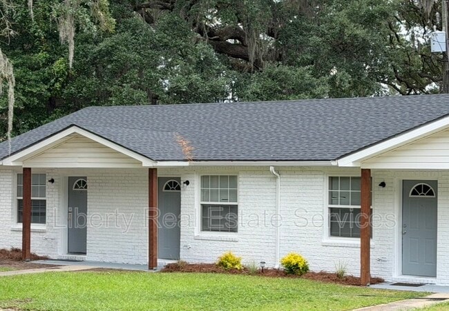 Building Photo - 131 Rolland St