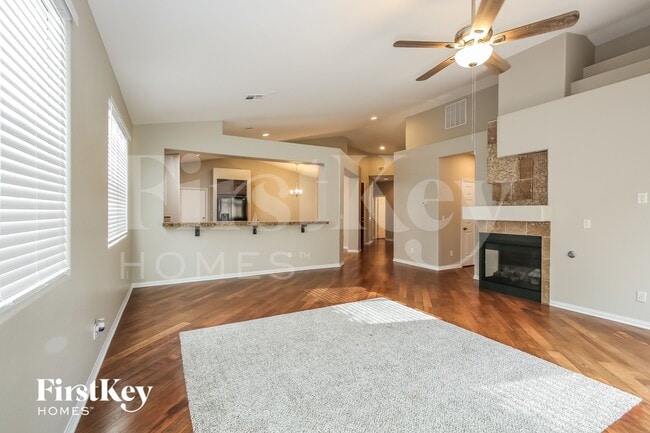 Photo - 1044 Via Camelia St