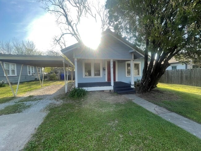 Building Photo - All brand new and updated, conveniently located in the heart of Norman!