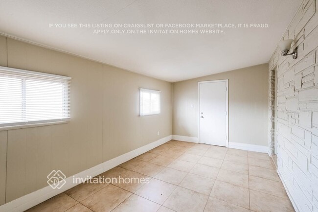 Photo - 823 W 17th Pl
