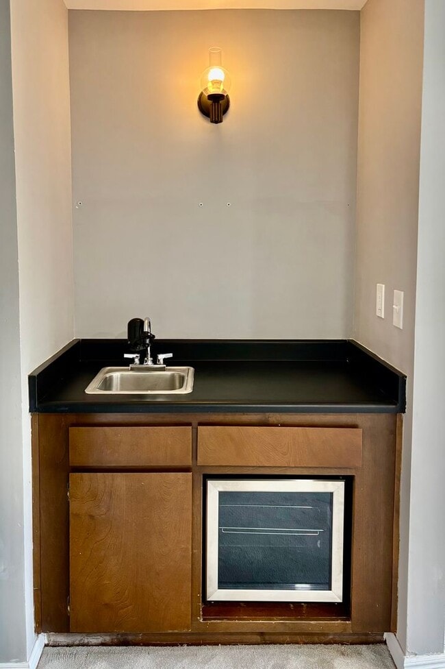 Photo - 2 Bed / 2 Bath updated Mercer Island condo $2,995/mo Unit 204