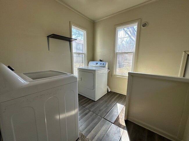 Photo - Spacious 3+ bedroom house $895